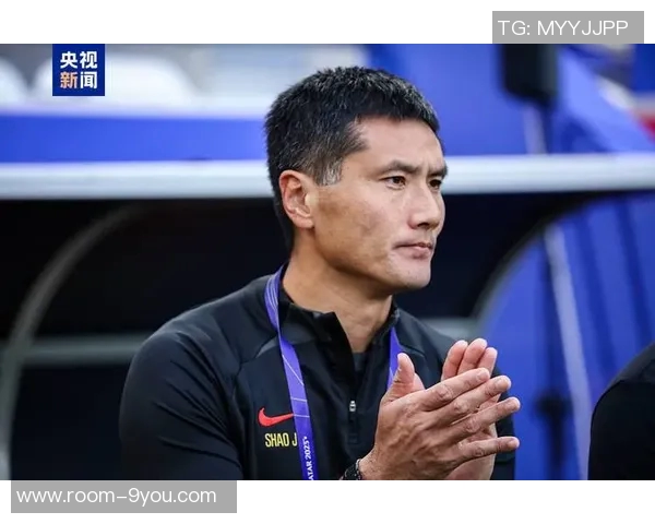 马德兴评论邵佳一上任后积极沟通国家队与俱乐部的策略与变化